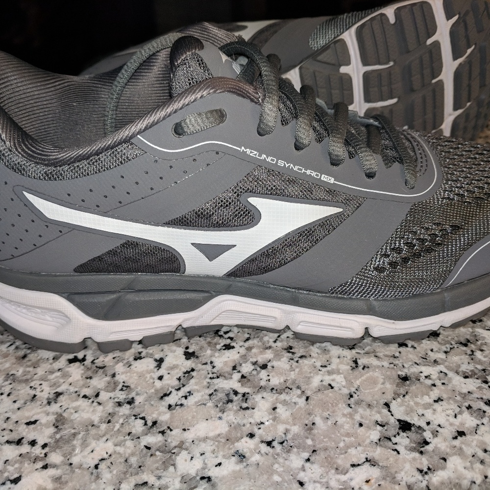 Mizuno women's size 6